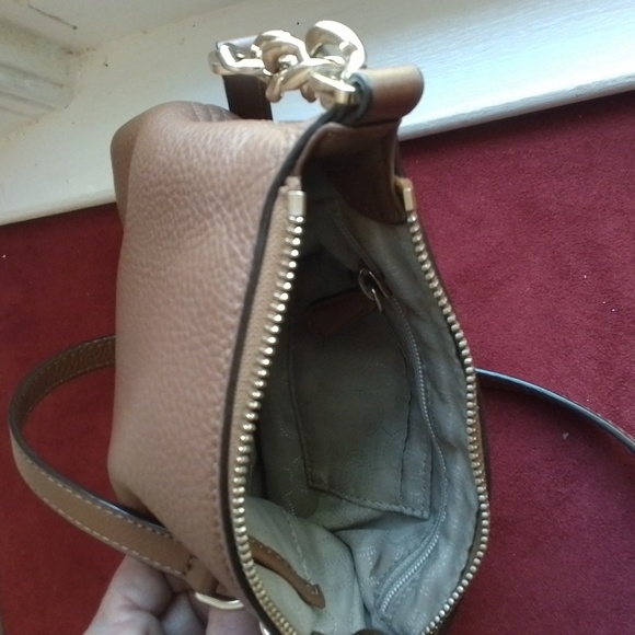 Michael Kors Tan Leather Crossbody 😍 Excellent Condition - Picture 9 of 9
